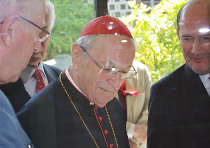 Kardinal Joachim Meisner eröffnete die Grabtuchausstellung am 4. Juni in Köln